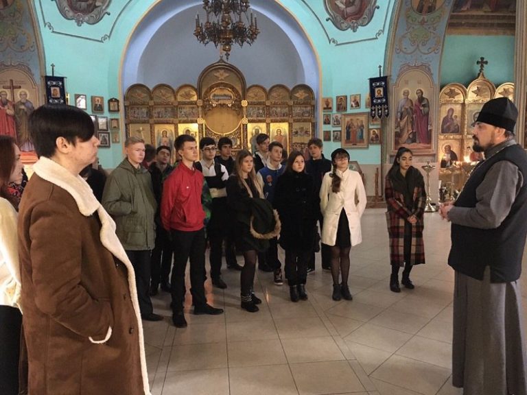 Протоиерей Владимир Цапков провел встречу со школьниками