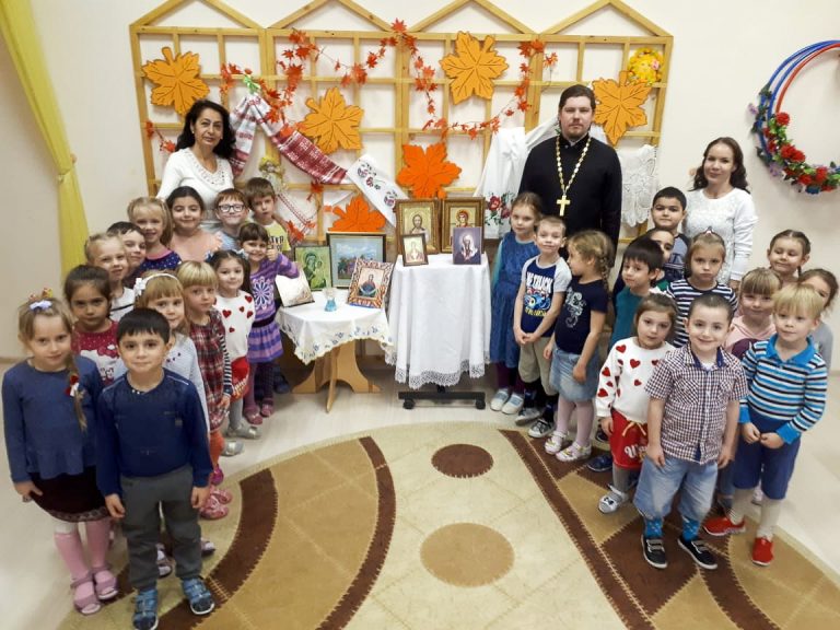 Встреча священника с детьми, посвящённая наступающему Дню Матери