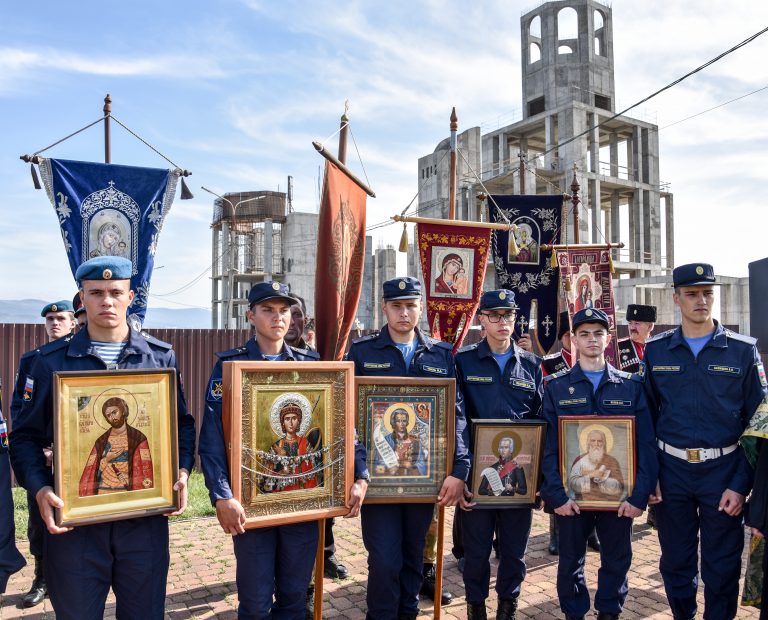 КРЕСТНЫЙ ХОД В ПОДДЕРЖКУ РОССИЙСКОГО ВОИНСТВА